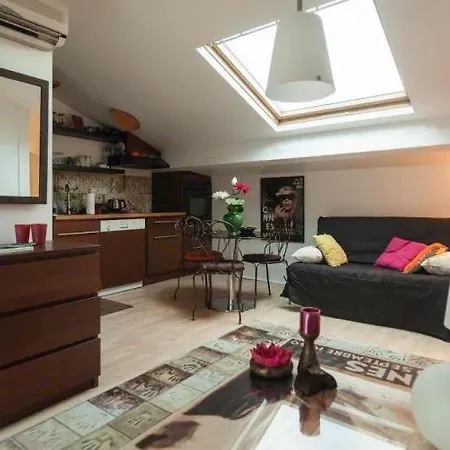 Sleeps 4 Air Con Wifi Cannes