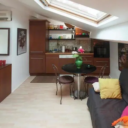 Sleeps 4 Air Con Wifi *